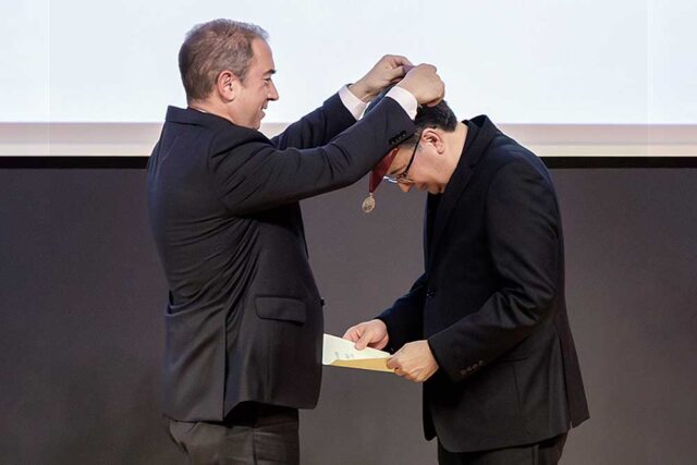 247 entrega reconocimientos